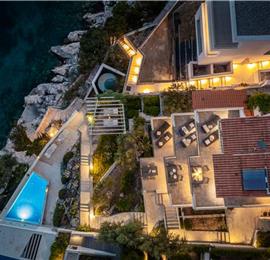 6 Bedroom Waterfront Villa with Pool in Uvala Ljubljeva near Trogir, Sleeps 12-13